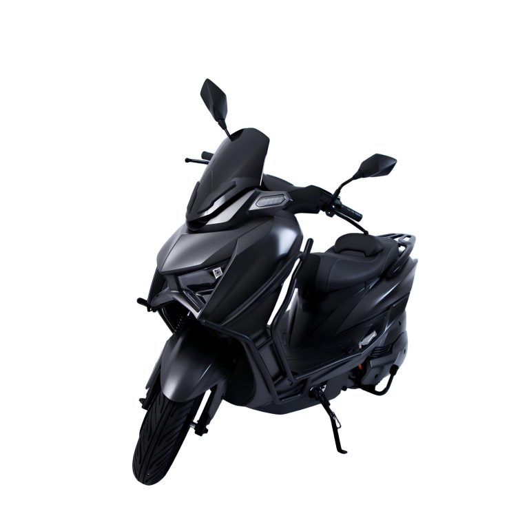 JCH2-4000 dark grey maxi electric scooter close-up angle view